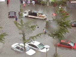 特大暴雨图片